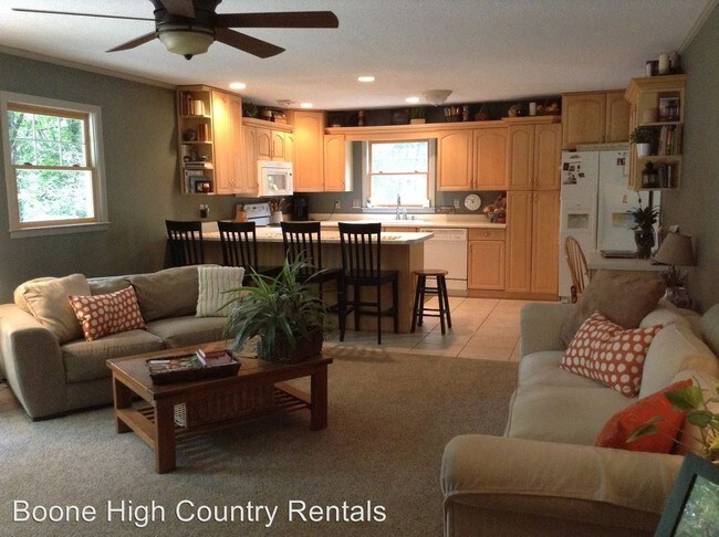 Building Photo - 208 Rhododendron Ln