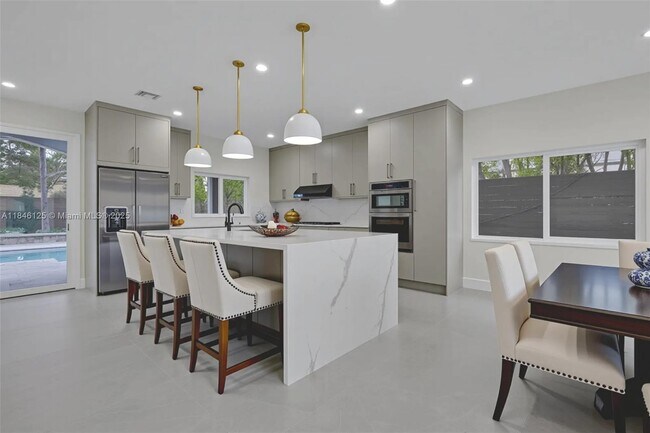Foto del edificio - 6498 NW 113th Pl