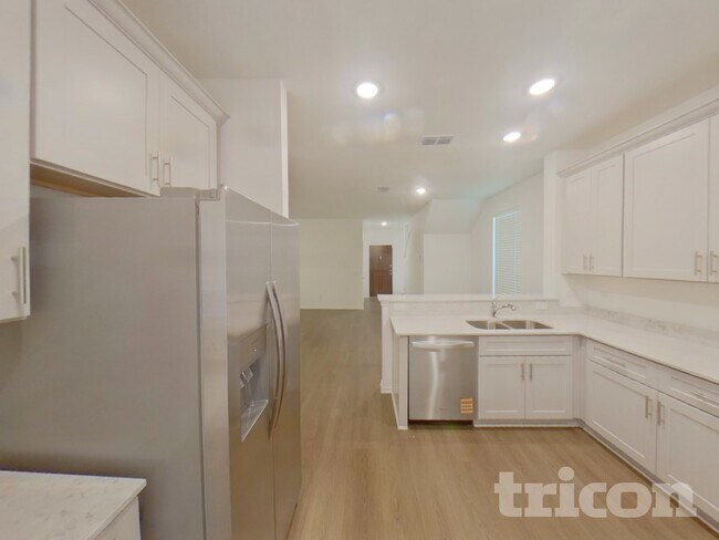 Building Photo - 2415 Carlow Ln