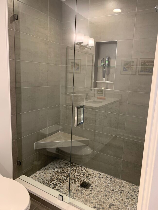 Guest bathroom - 3606 S Ocean Blvd