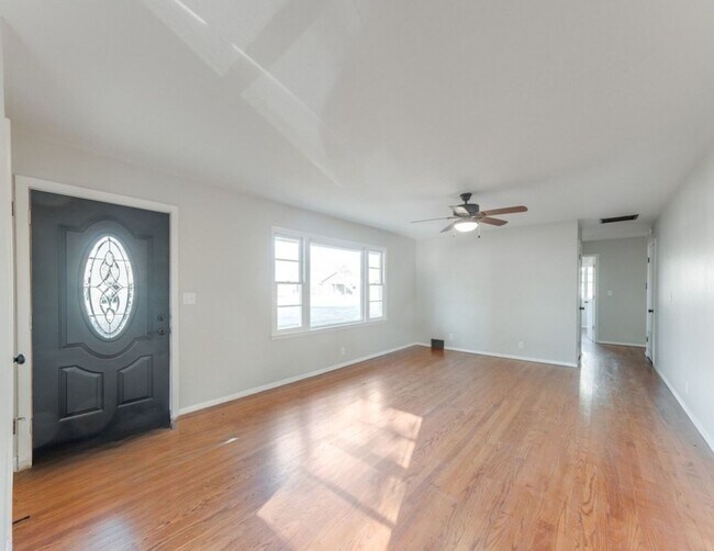 Foto del edificio - Fully remodeled 4 Bed / 2 bath ranch home