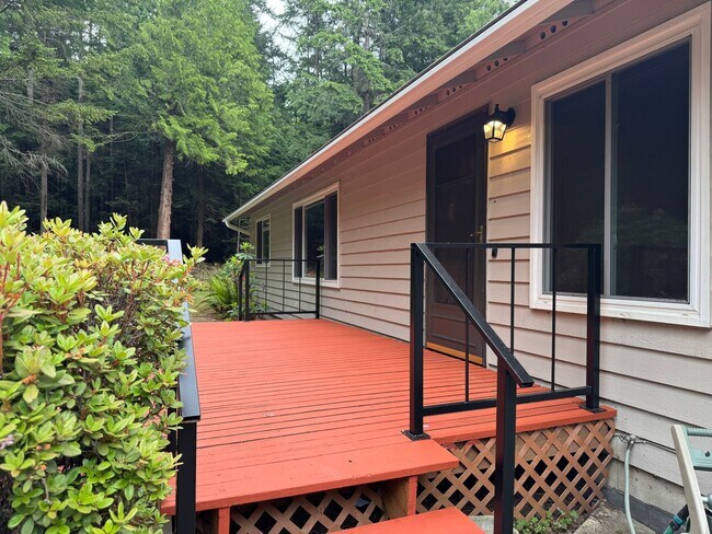 Foto del edificio - Cozy one story home on beautiful close to town acreage.