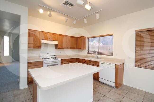 Foto del edificio - 16232 W Hearn Rd