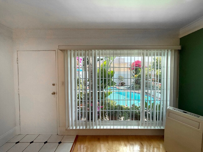 Building Photo - 8576 Holloway Dr