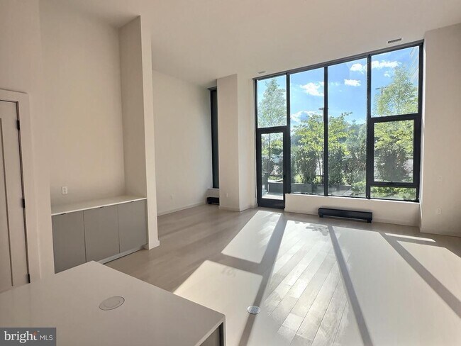 Foto del edificio - 3030 Potomac Ave