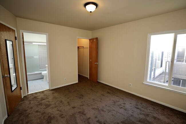 Foto del edificio - 2707 44th Ave