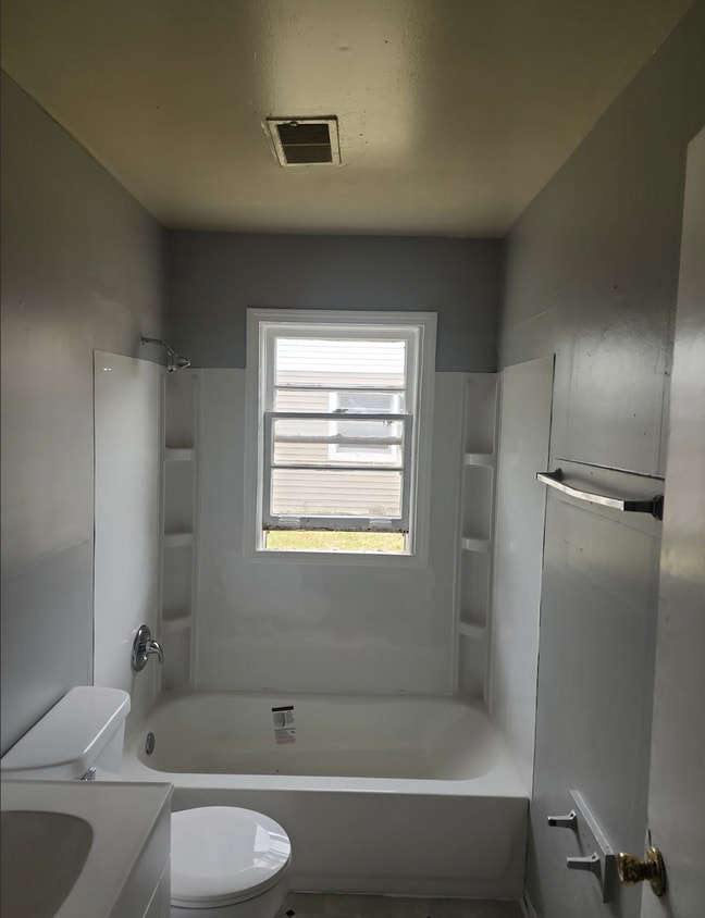 Primary Photo - 2215 N Kenyon St