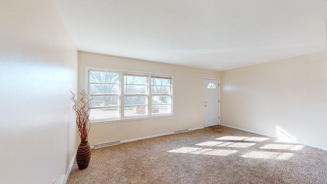 Building Photo - 2226 Melrose Ave