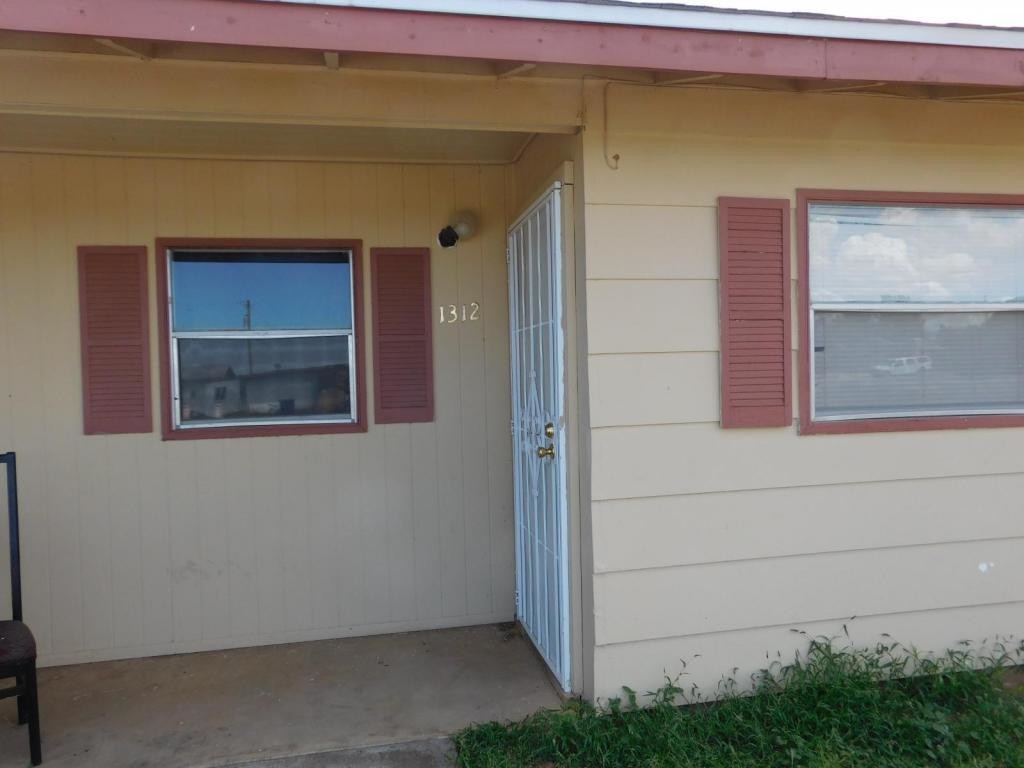 Primary Photo - 1312 E High St Pearce AZ,85625