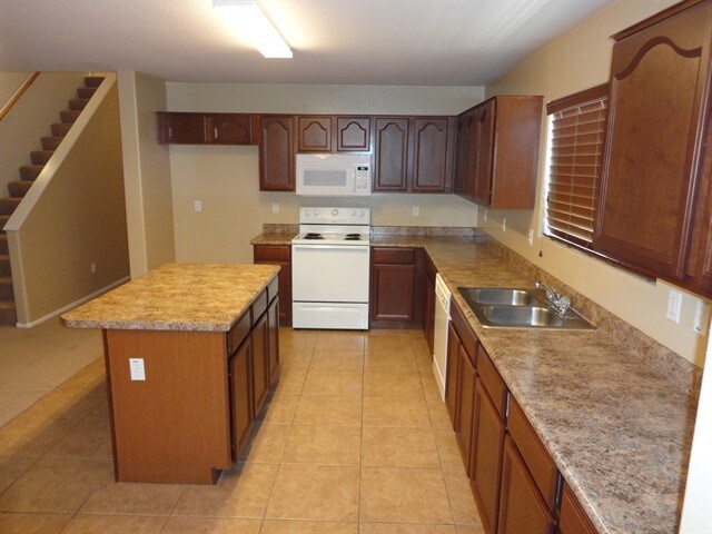 Building Photo - 433 E Penny Ln
