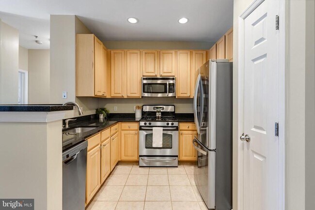 Building Photo - 2465 Army Navy Dr
