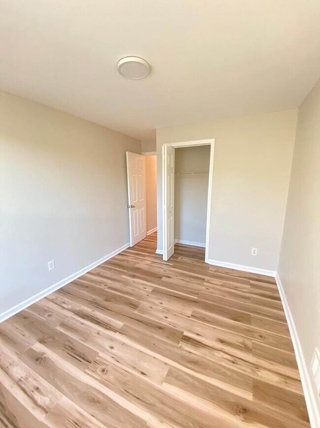 Foto del edificio - 2538 E Fayette St