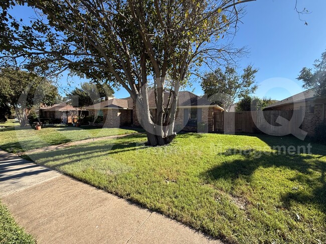 Foto del edificio - 3515 Hilltop Ln