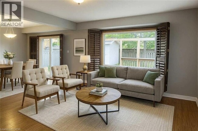 Photo du bâtiment - 276 Christopher Dr