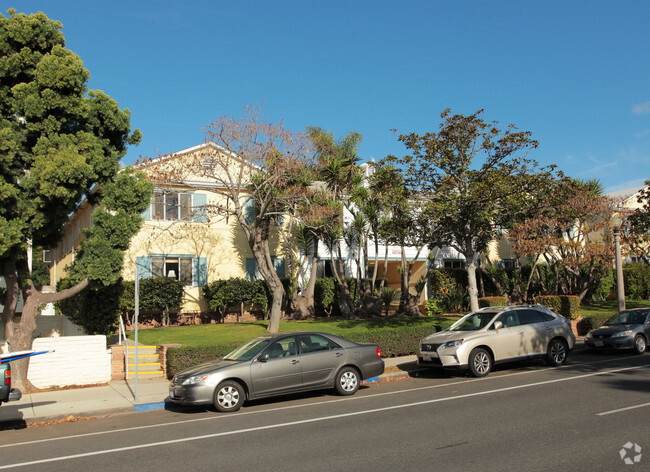 Building Photo - 201 San Vicente Blvd