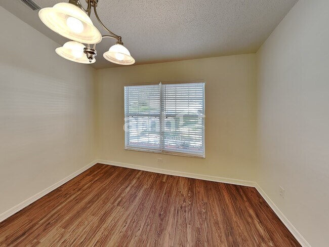 Foto del edificio - 1316 Winding Oaks Way