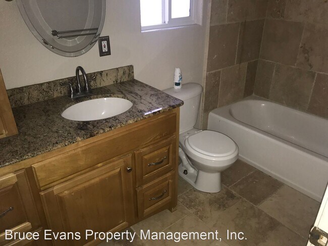 Building Photo - 3 br, 2 bath House - 2335 E Oak