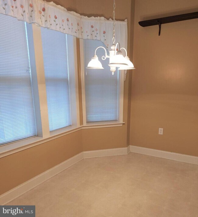 Building Photo - 2500 Waterside Dr