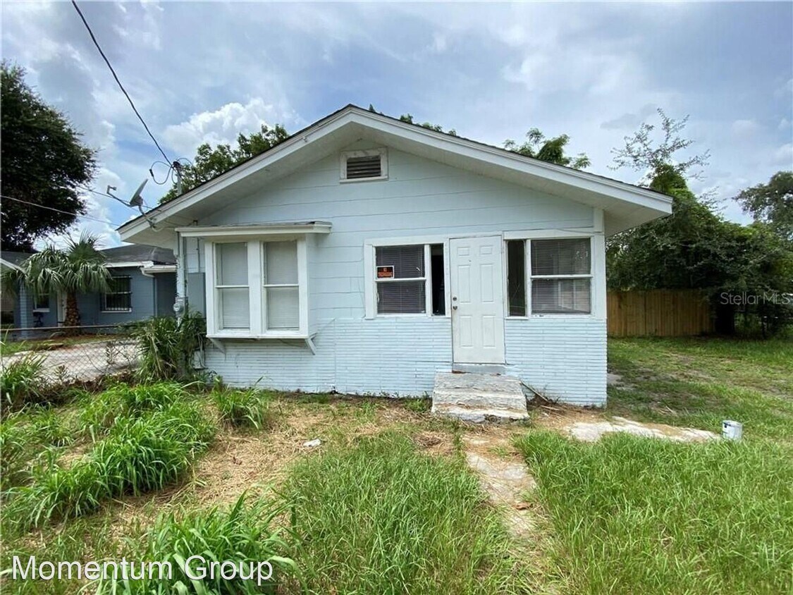 Primary Photo - 3 br, 1 bath House - 2910 E. Lake Ave.