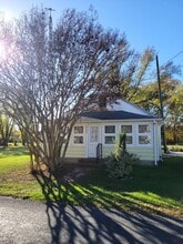 Building Photo - 8444 Hickman Rd