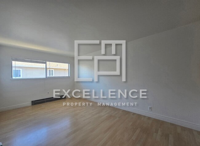Building Photo - 2/1.5 Condo in 4plex, Granite Counters, LVT, 1 Car Garage, Community Pool and Laundry