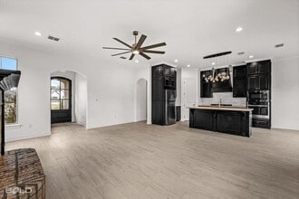 Building Photo - 1142 Green Wood Cir