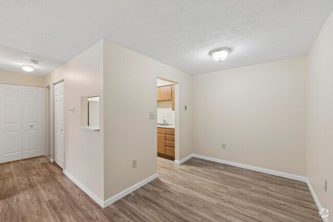 1BR, 1BA - 520SF - Dining Room - Newton Hill Apartments