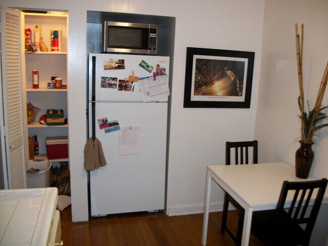 Apartamento de cocina n.o 1 y 2 - 2660 Magnolia Ave.