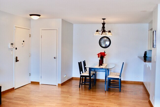 Foto del edificio - 4710 Euclid Ave