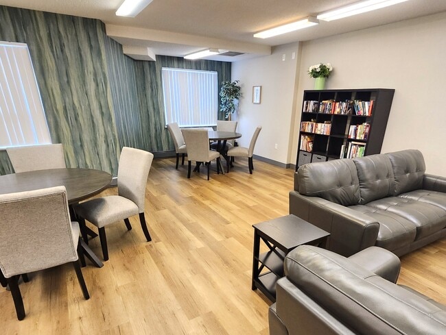 Building Photo - 535 Proudfoot Place