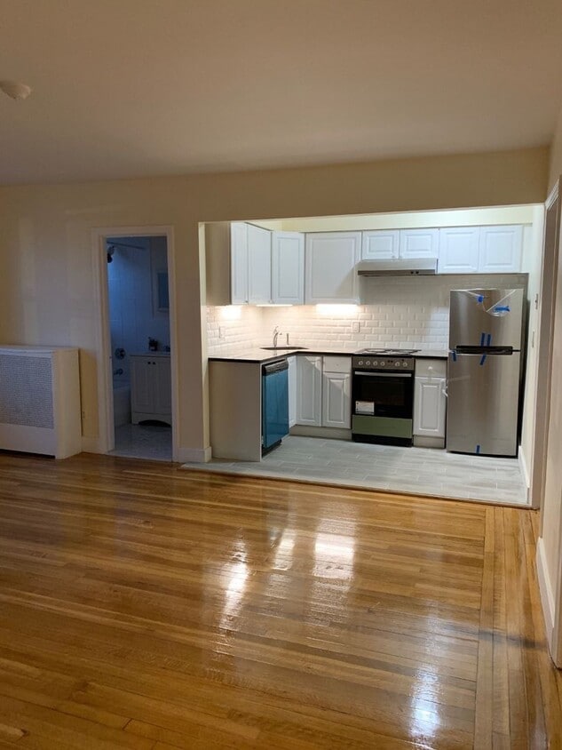 No Fee! Gorgeous Comm Ave Apt by T! Modern Appliances. Cat & Small Dog OK - No Fee!  Gorgeous Comm Ave Apt by T!  Ht/HW Inc, Modern Appliances.  Cat & Small Dog OK