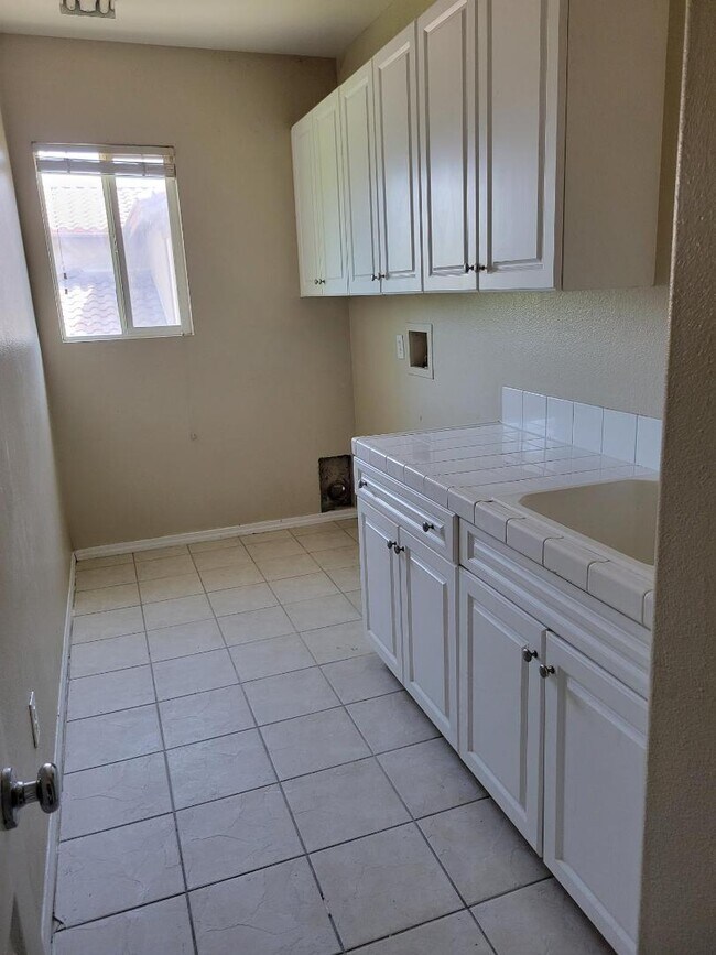 Building Photo - 44463 Buena Vista Way