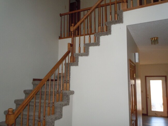 Foto del edificio - 3-4 Bedroom Executive Home on 5 Acres has 4 Baths and a 3 Car Garage!!