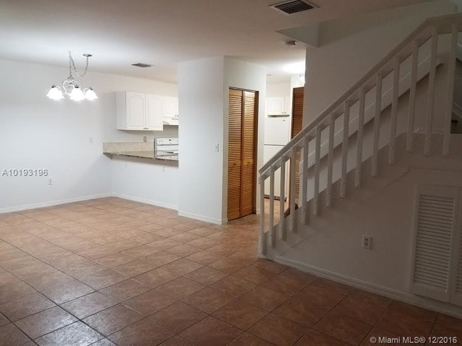 Building Photo - 6235 SW Kendale Lakes Cir