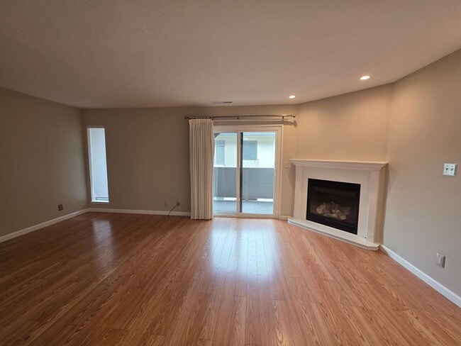 Building Photo - Spacious 2BR Condo with Central A/C, Bonus Room & Huge Storage – Walk to Burlingame Avenue