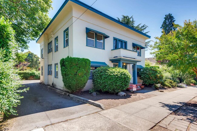 Foto del edificio - 5134 SE Hawthorne Blvd