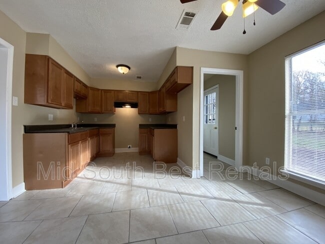 Building Photo - 491 Elmfield Cove