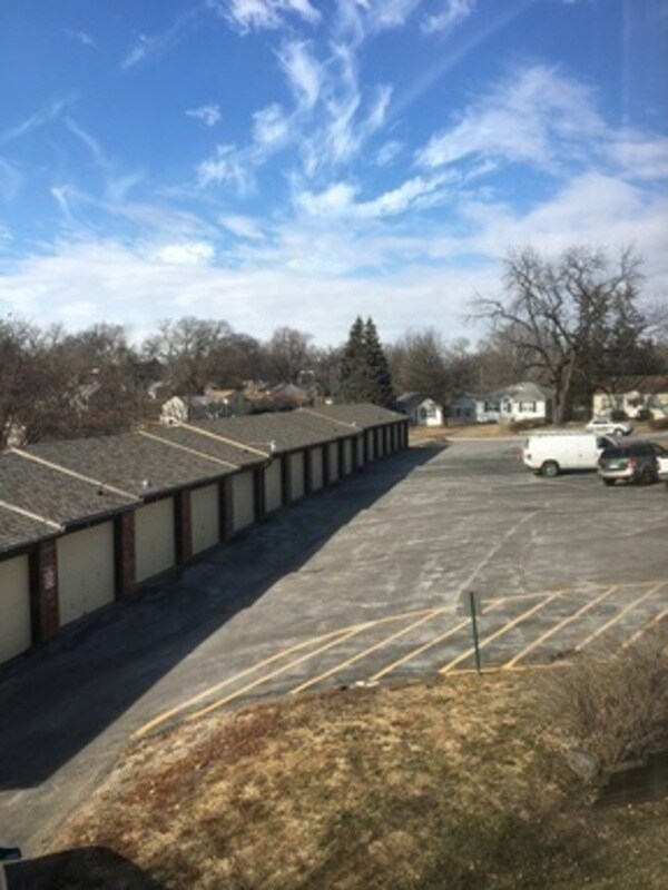 Building Photo - 5402 S 77th St
