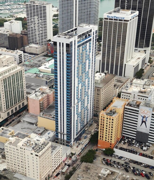 Foto del edificio - 151 SE 1st St