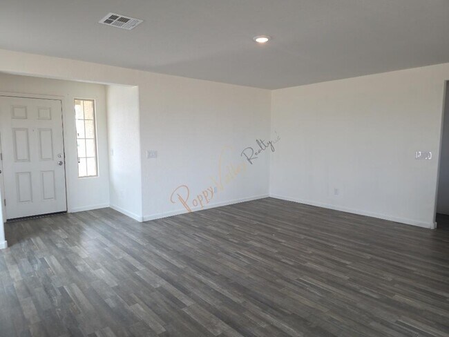 Foto del edificio - 3471 E Ames Ave