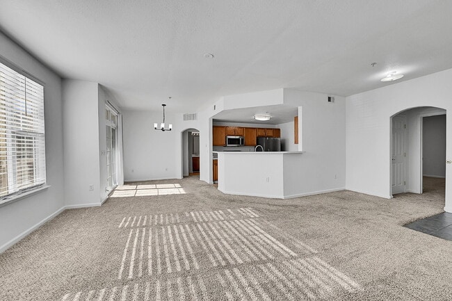 Foto del edificio - $1,900 - 2 Bed, 2 Bath Condo in Aurora with AC and In Unit Laundry!