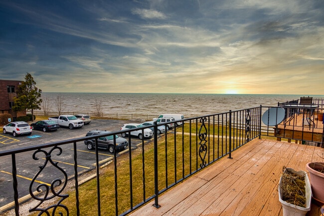 Building Photo - Ashwood Townhomes