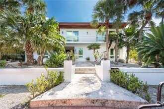 Building Photo - 225 Harbor Dr