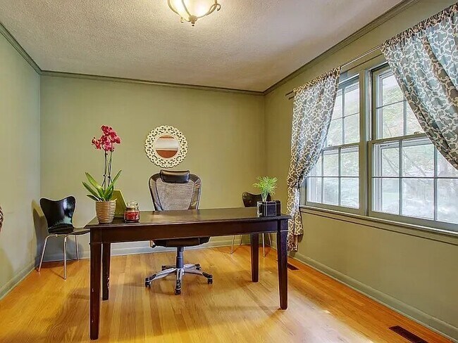 Foto del edificio - 9536 Manor Rd