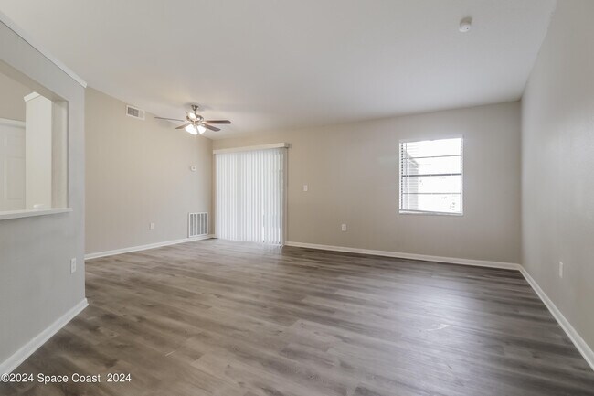 Building Photo - 7000 Kaylor Ave
