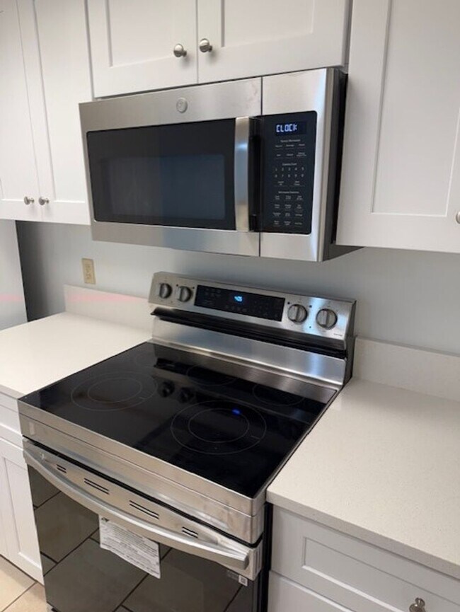 Foto del edificio - Move In Ready Condo in Woodside Villas