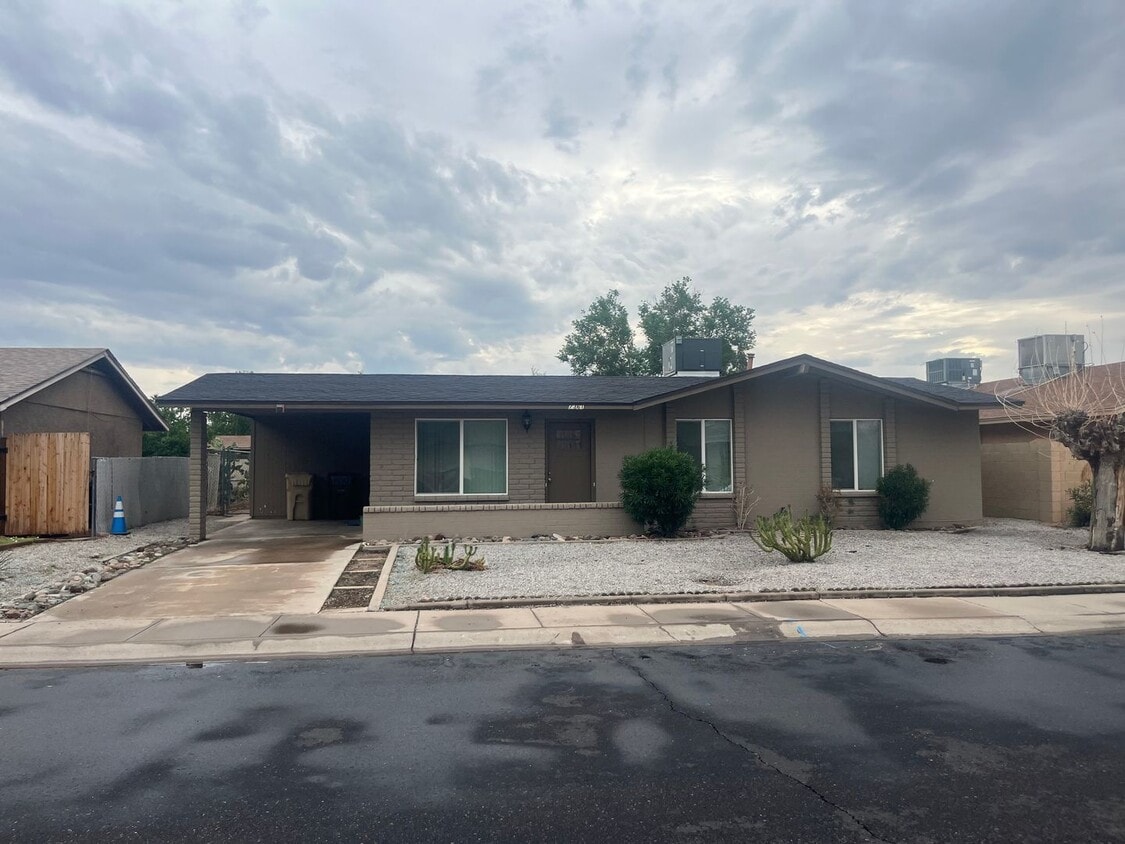 Foto principal - 7361 W Shangri La Rd