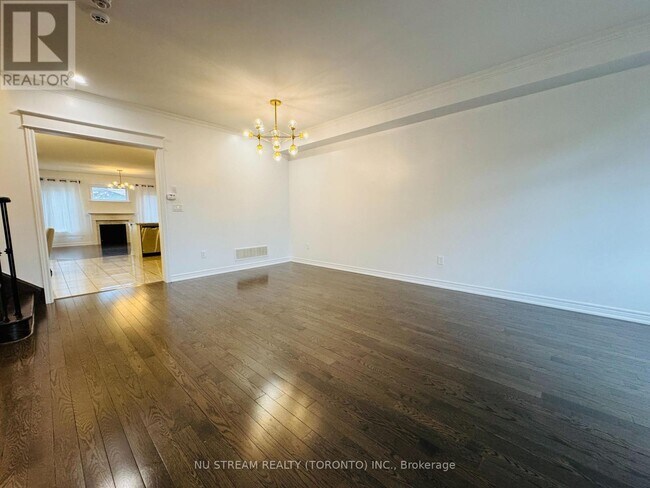 Building Photo - 194 Paradelle Dr