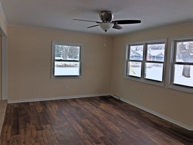 Building Photo - Completely Remodeled 3 Bedroom