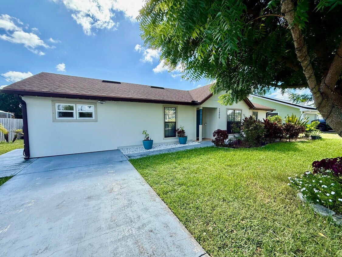Foto principal - 2409 SW Hinchman St